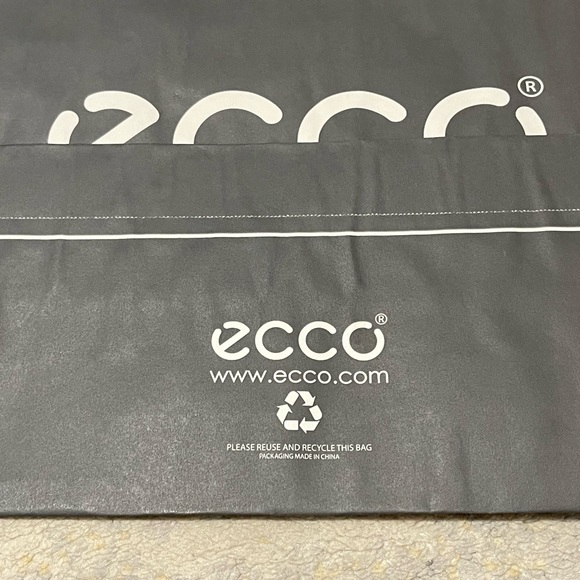 Brand New Ecco Signature Medium Size Paper Shopping Bag 17” X 11” X 5.25” - Picture 2 of 5